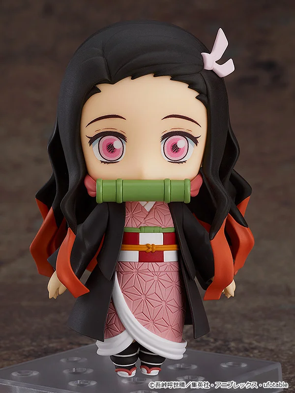 Nendoroid Nezuko Kamado n°1194 — Good Smile Company. Personnage de Demon Slayer en kimono rose à motifs, manteau noir, bambou caractéristique en bouche.