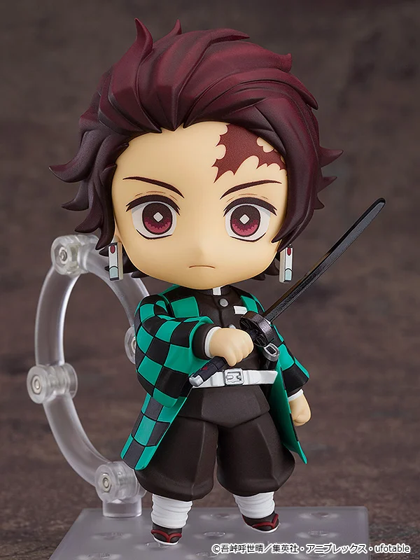 Nendoroid Tanjiro Kamado n°1193 — Good Smile Company. Personnage de Demon Slayer en uniforme noir à damier vert, boucles d'oreilles flammes, katana noir.